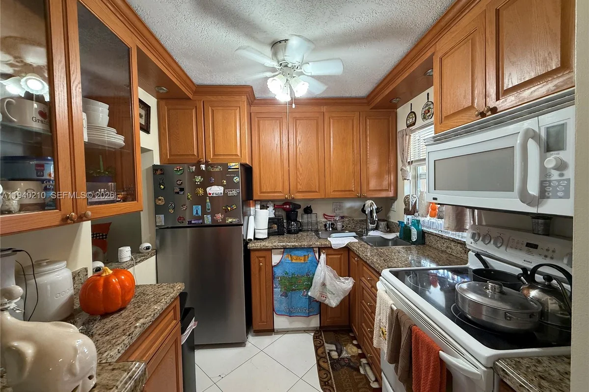 9041 Sunrise Lakes Blvd #207, Sunrise: photo 1 of 25