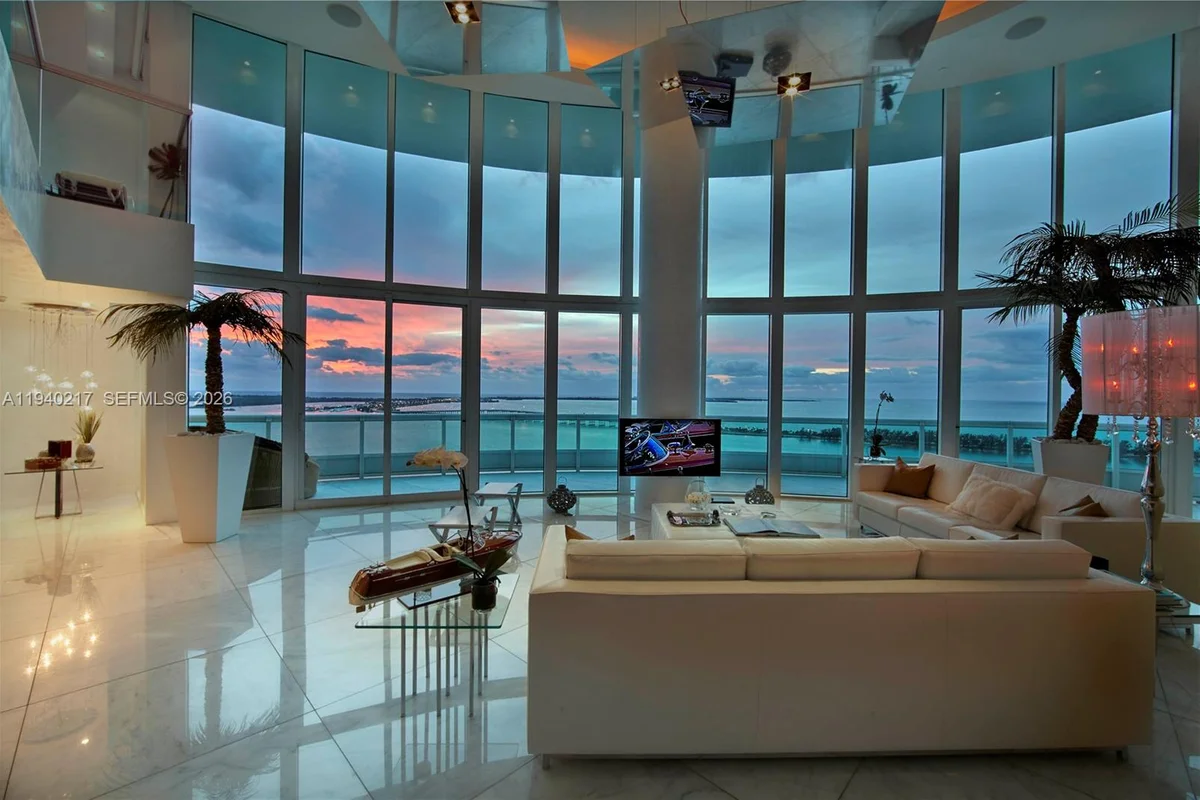 1643 Brickell Ave #2902, Miami: photo 1 of 32