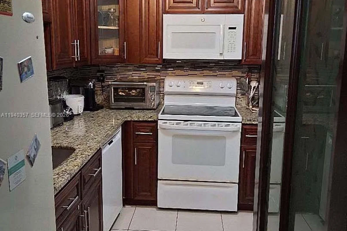 1400 Saint Charles Pl #524, Pembroke Pines: photo 1 of 27