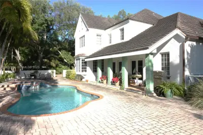 6750 Granada Blvd, Coral Gables: photo 1 of 52