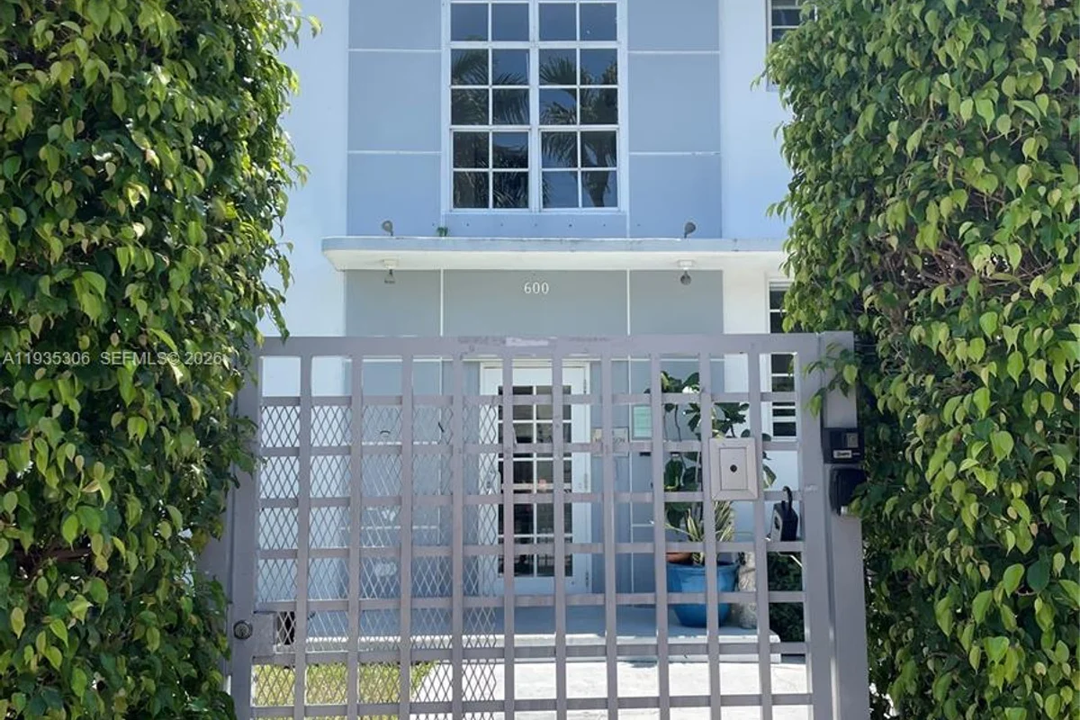 600 15th St #10, Miami Beach: photo 1 of 7