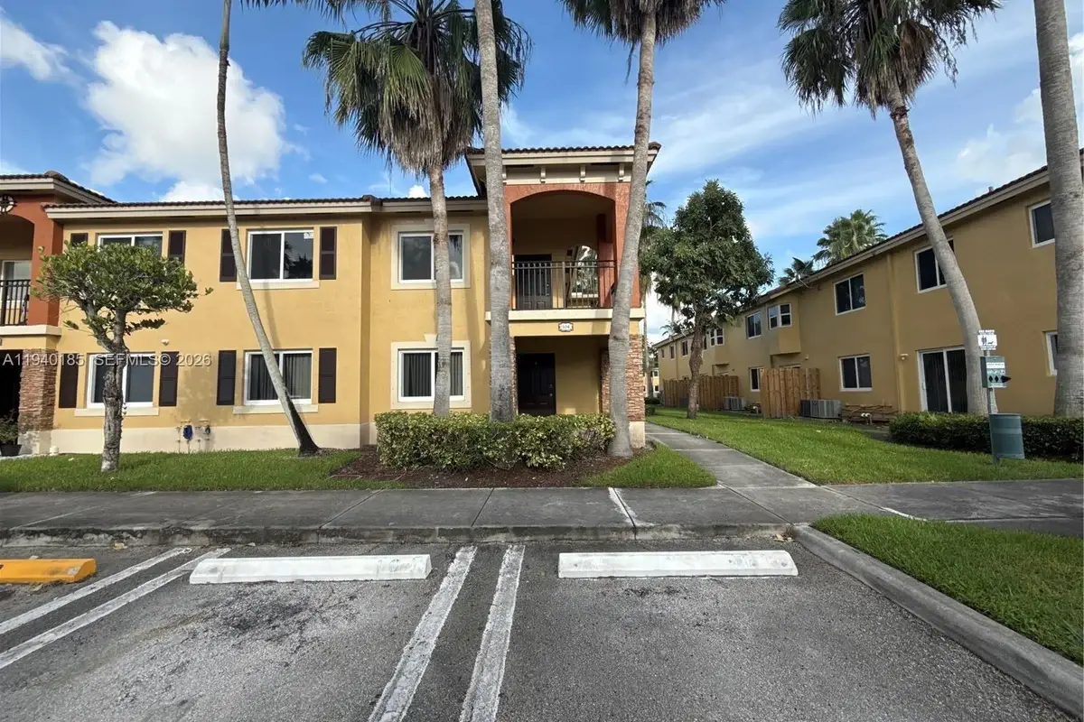 935 NE 33rd Ter #104, Homestead: photo 1 of 10
