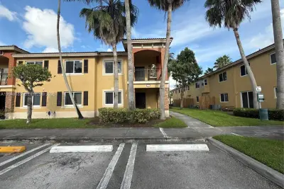 935 NE 33rd Ter #104, Homestead: photo 1 of 10