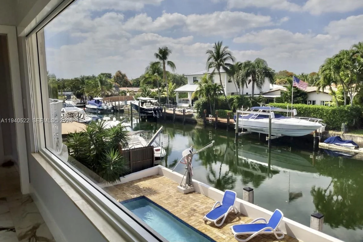 13240 Ortega Ln, North Miami: photo 1 of 27