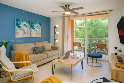 19601 E Country Club Dr #7202, Aventura: photo 1 of 23
