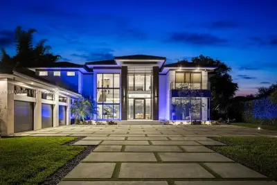6850 SW 73rd Ct, Miami: photo 1 of 52