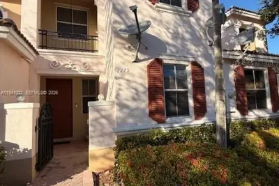 2279 NE 42nd Cir, Homestead: photo 1 of 35