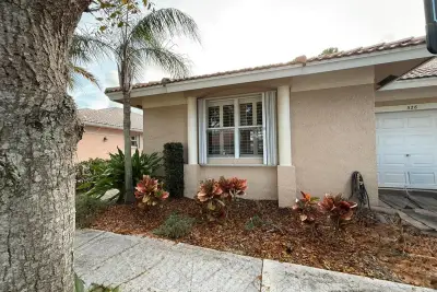 328 W Coral Trace Cir, Delray Beach: photo 1 of 36