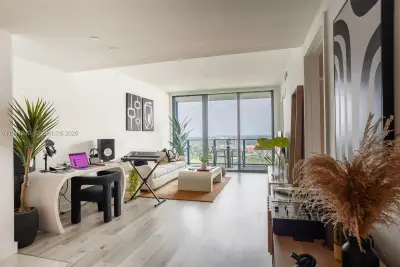 121 NE 34th St #2711, Miami: photo 1 of 42