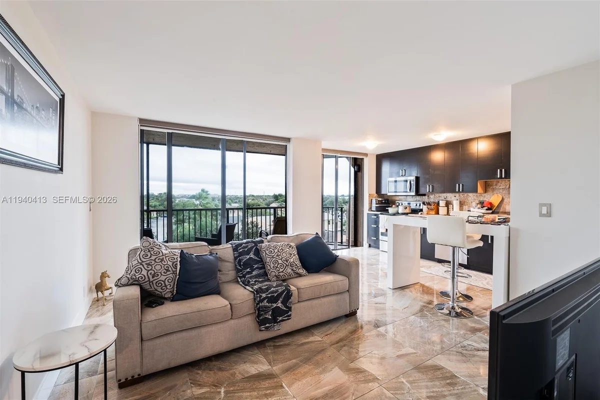 3400 Blue Lake Dr #505, Pompano Beach: photo 1 of 15