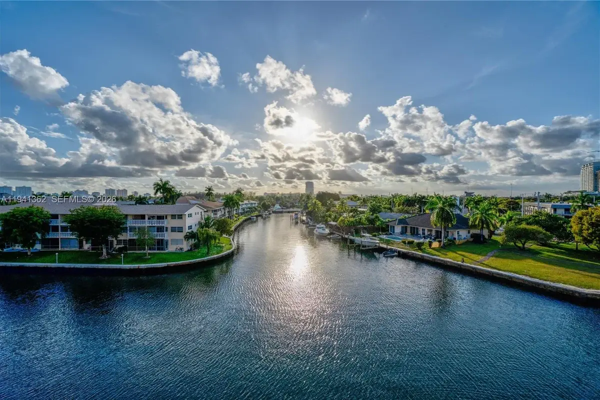 437 Golden Isles Dr #4D, Hallandale Beach: photo 1 of 38