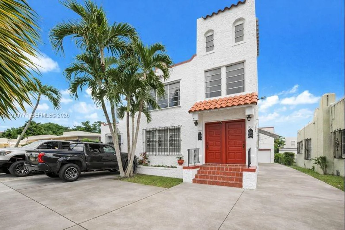 1736 SW 9th St, Miami: photo 1 of 15