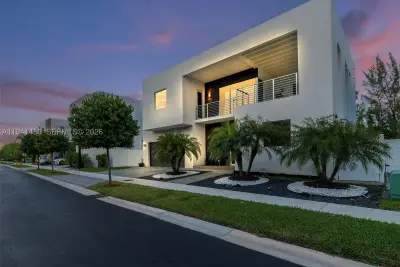 10055 NW 77th St, Doral: photo 1 of 55