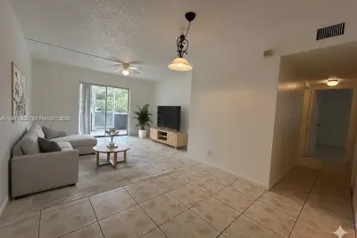 4354 NW 9th Ave #12-1C, Deerfield Beach: photo 1 of 19