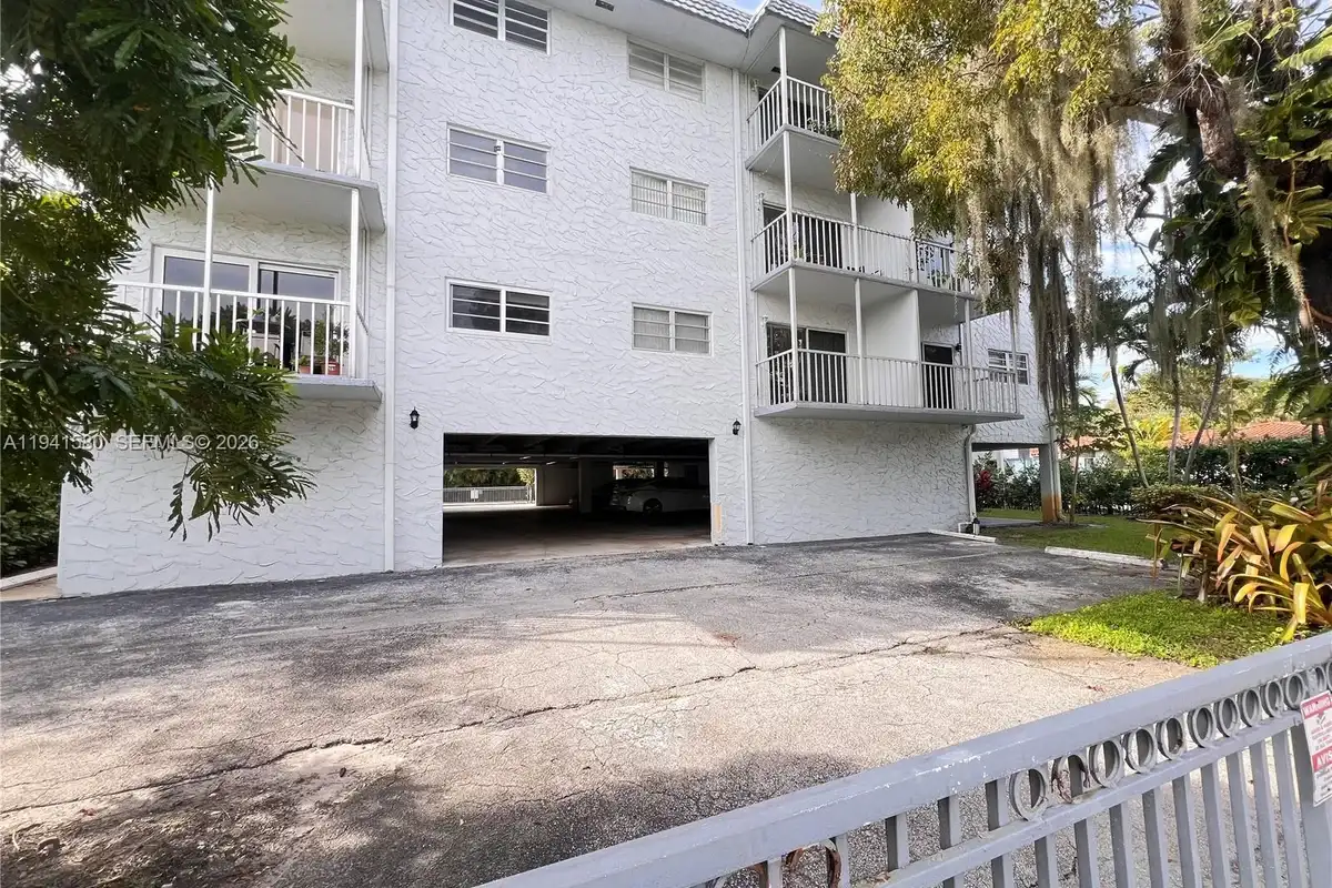 12290 NE 11th Ct #203, North Miami: photo 1 of 9