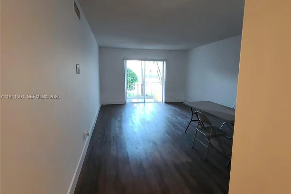 18111 NW 68th Ave #G106, Hialeah: photo 1 of 2
