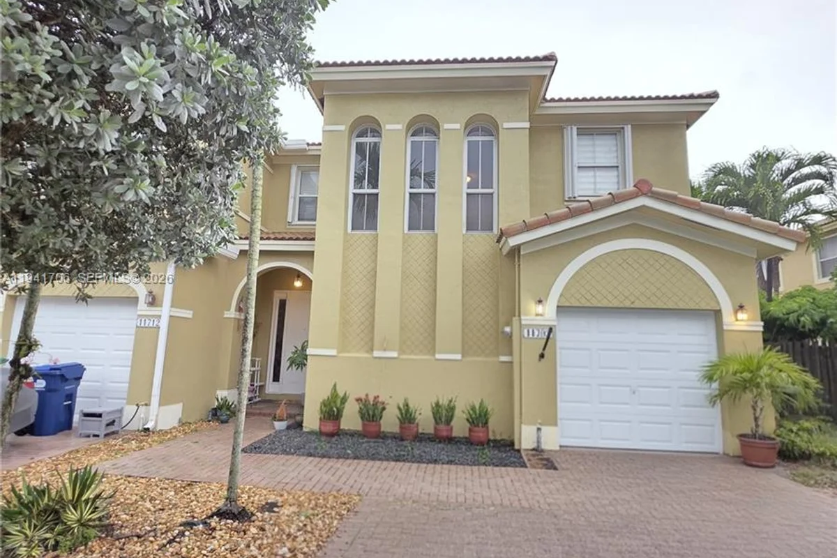 11702 SW 137th Pl, Miami: photo 1 of 32