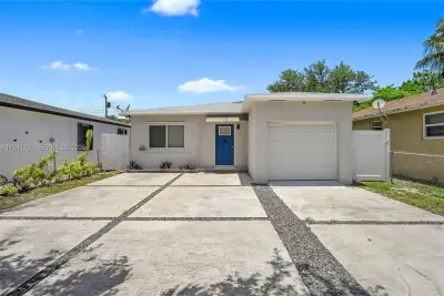 2227 Cody St, Hollywood: photo 1 of 24