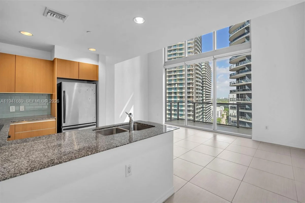 1050 Brickell Ave #2418, Miami: photo 1 of 29