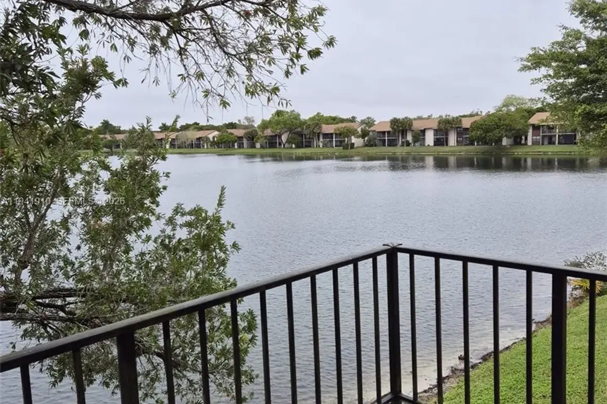 Condo in Sunrise: photo 1 of 11