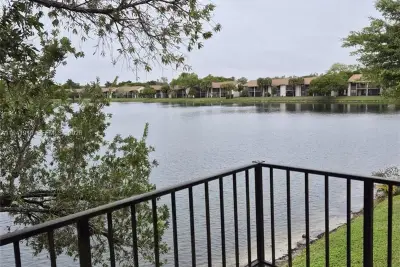 Condo in Sunrise: photo 1 of 11