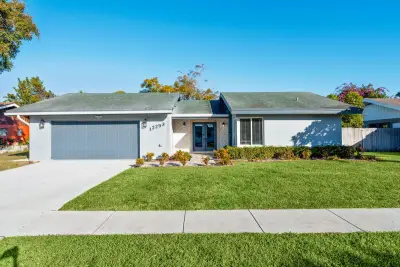 12293 Old Country Rd S, Wellington: photo 1 of 30