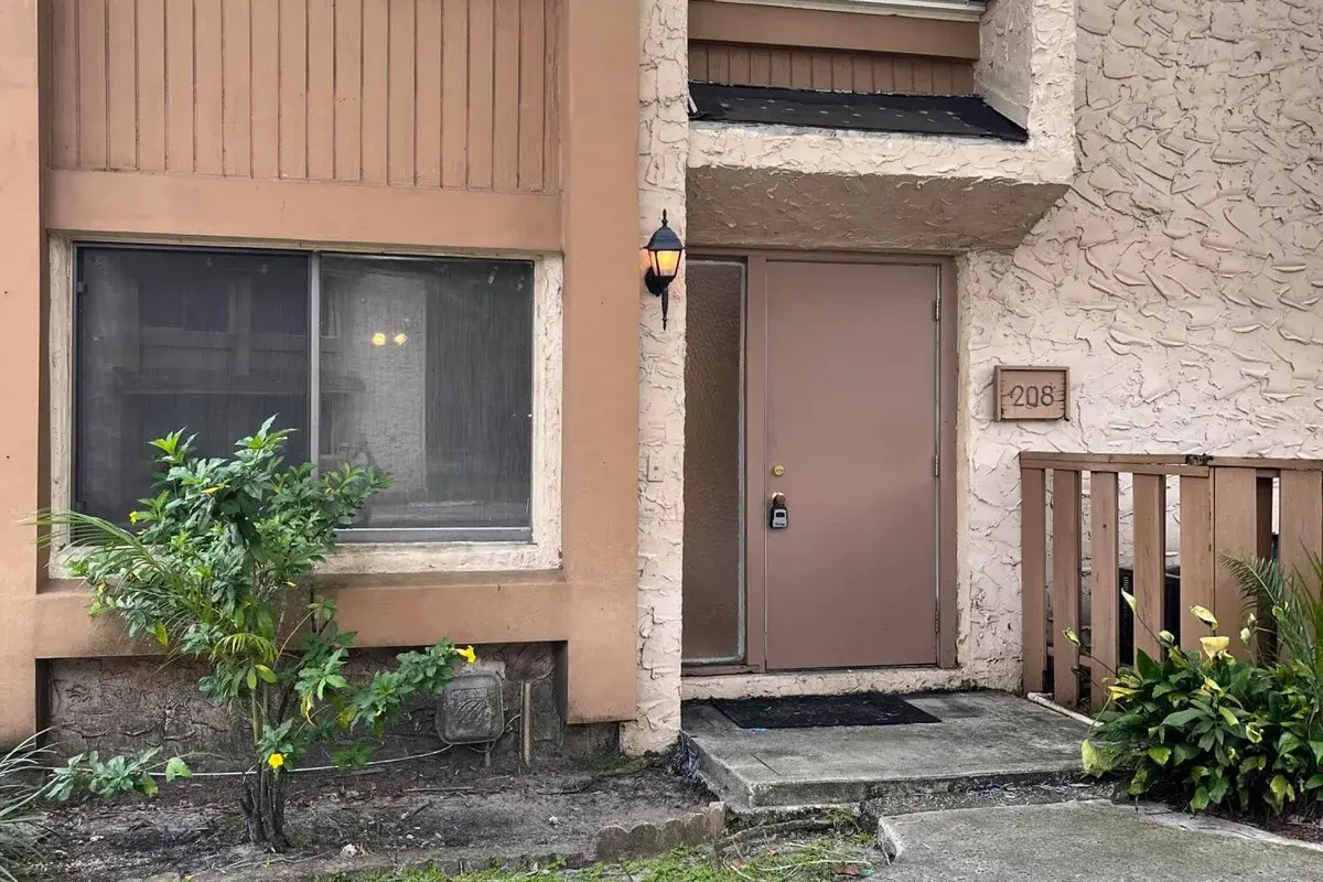 208 Wimbledon Lake Dr, Plantation: photo 1 of 17