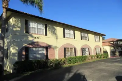 10751 Royal Palm Blvd #17, Coral Springs: photo 1 of 7