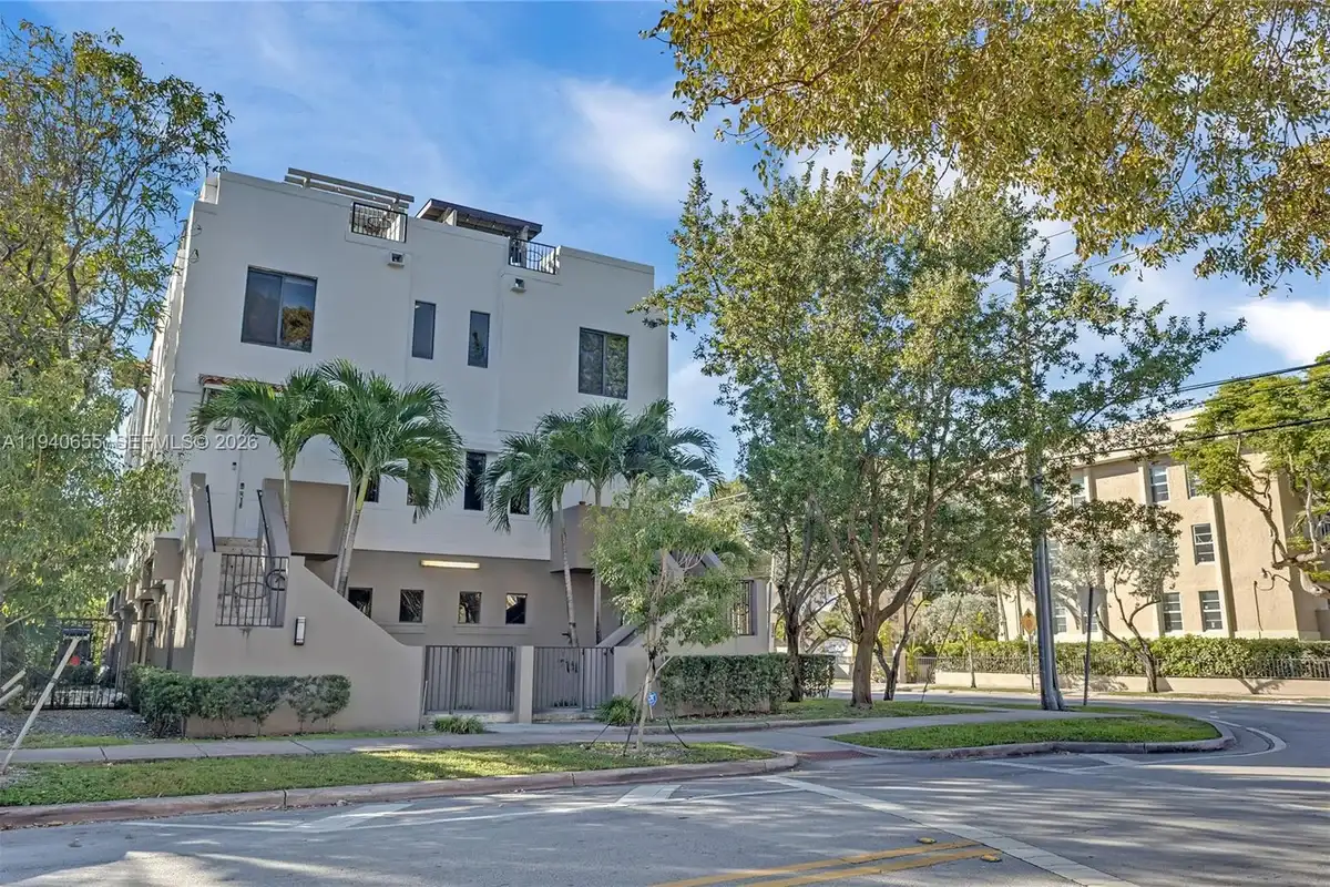 1405 Galiano St #4, Coral Gables: photo 1 of 31
