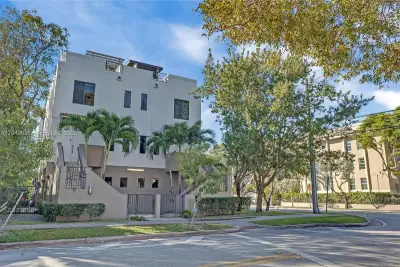 1405 Galiano St #4, Coral Gables: photo 1 of 31