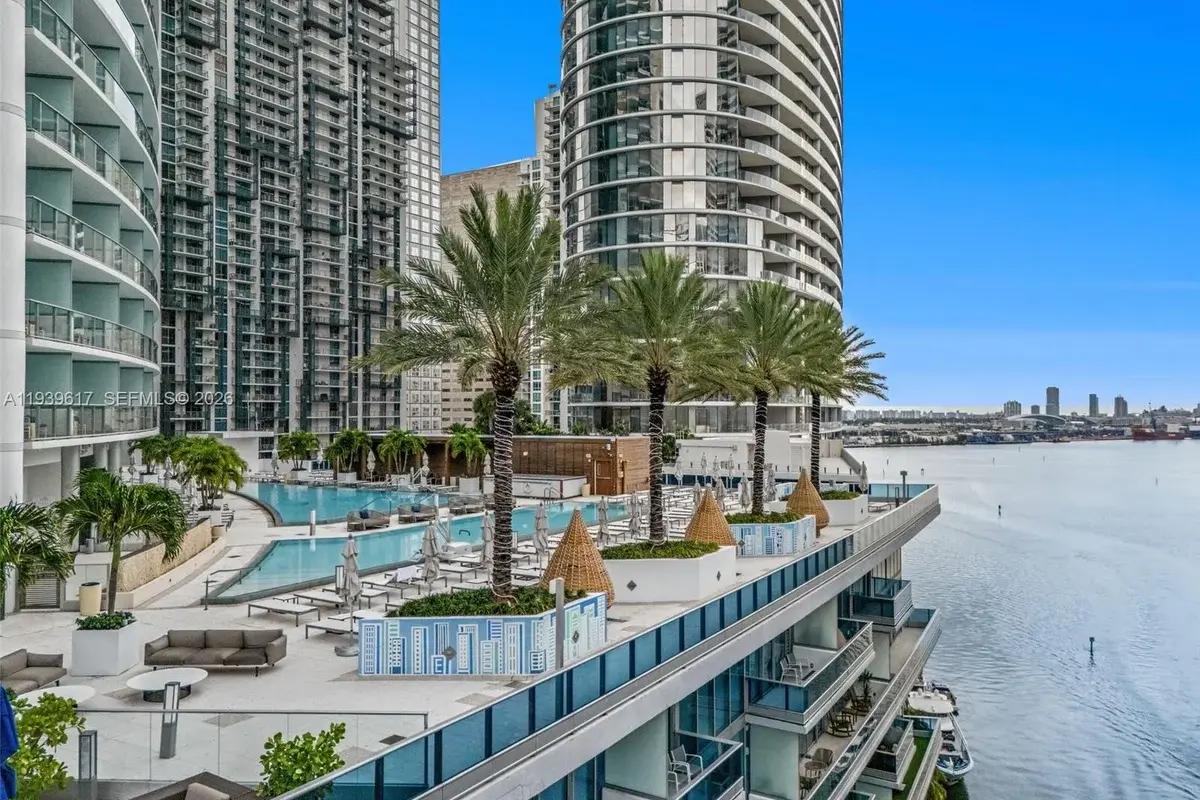 200 Biscayne Boulevard Way #4202, Miami: photo 1 of 31