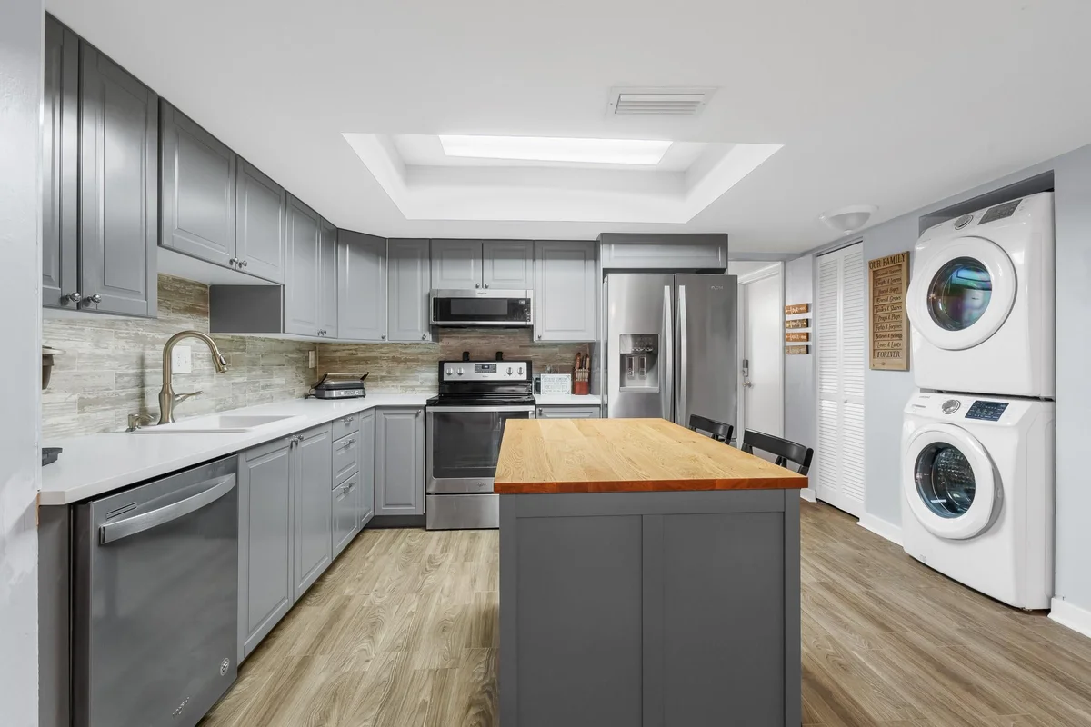 8101 NW 27th St #4, Coral Springs: photo 1 of 32