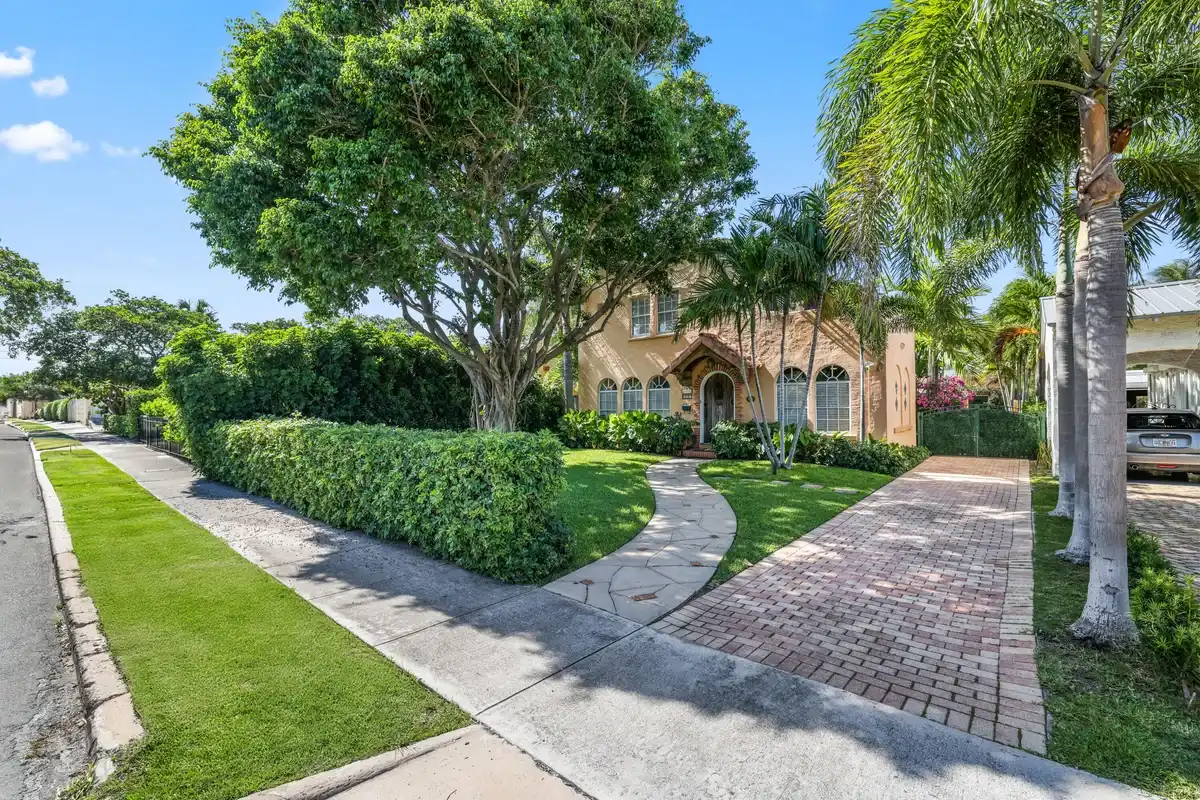 325 Greymon Dr, West Palm Beach: photo 1 of 63