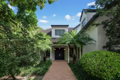 10001 SW 60th Ct, Pinecrest: photo 1 of 32
