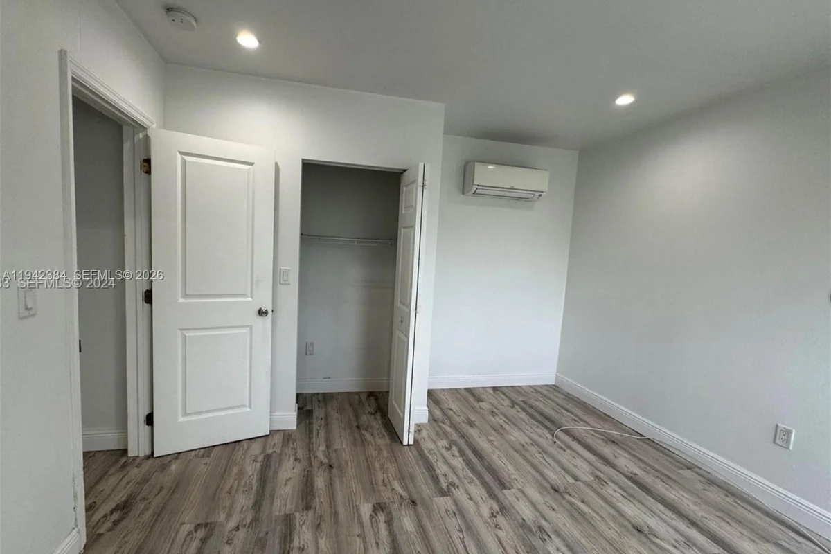 1248 Marseille Dr #4, Miami Beach: photo 1 of 6