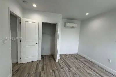 1248 Marseille Dr #4, Miami Beach: photo 1 of 6