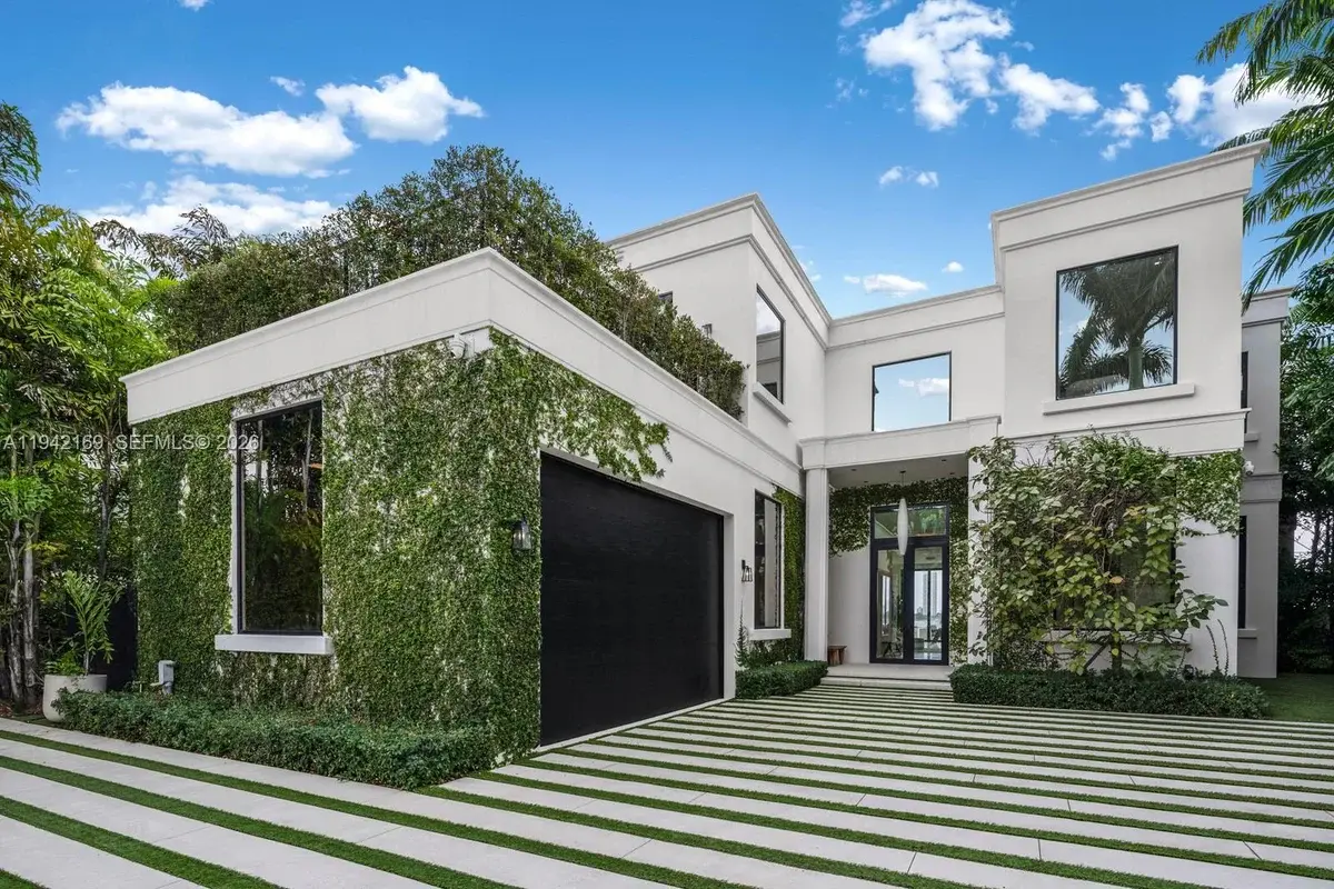 33 E Dilido Dr, Miami Beach: photo 1 of 51