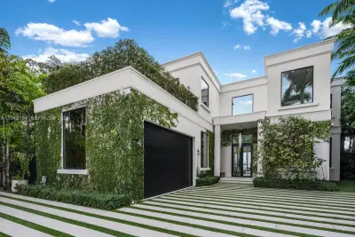 33 E Dilido Dr, Miami Beach: photo 1 of 51