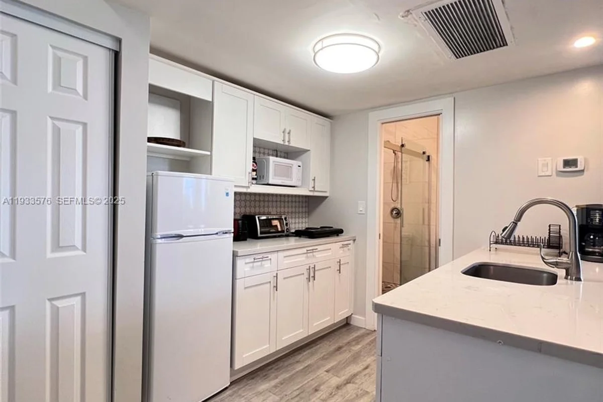26 Diplomat Pkwy #2308, Hallandale Beach: photo 1 of 7