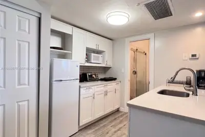 26 Diplomat Pkwy #2308, Hallandale Beach: photo 1 of 7