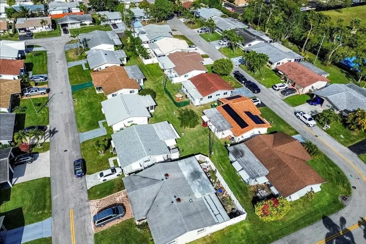 4805 NW 25th Ter, Fort Lauderdale: photo 1 of 21