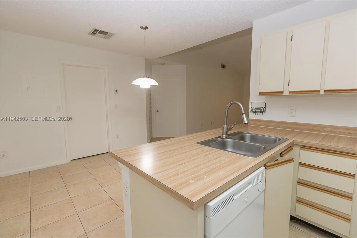 18328 NW 68th Ave #P, Hialeah: photo 1 of 26