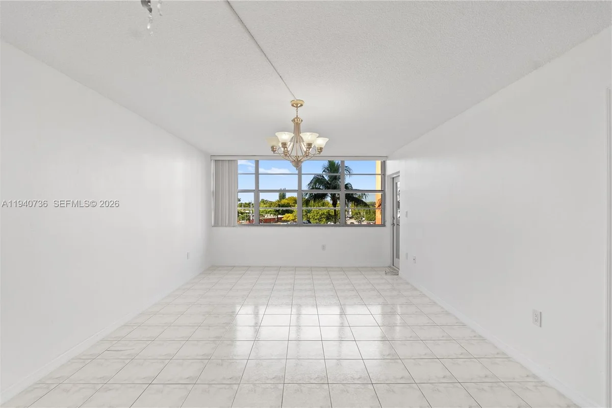 1351 NE Miami Gardens Dr #301E, Miami: photo 1 of 29