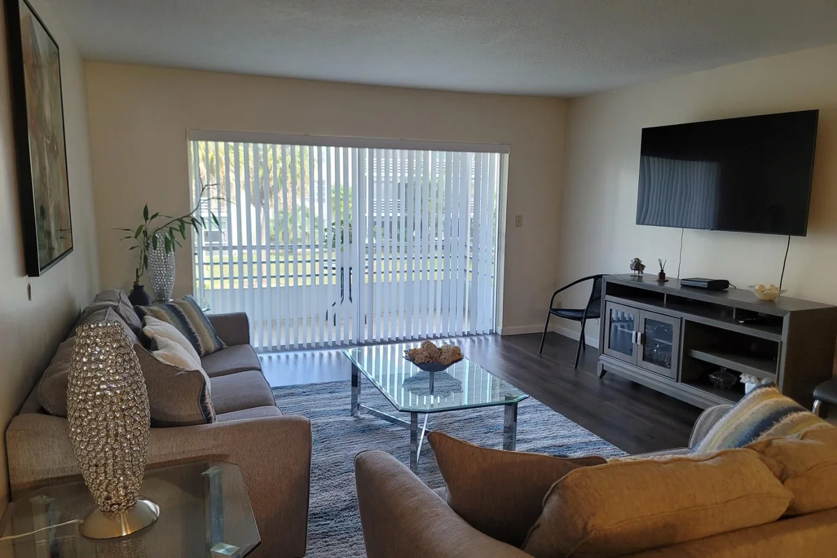 3774 Inverrary Blvd #P202, Lauderhill: photo 1 of 32