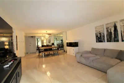 2500 Parkview Dr #315, Hallandale Beach: photo 1 of 18