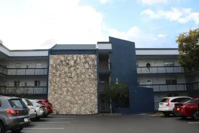 3200 Holiday Springs Blvd #105, Margate: photo 1 of 17