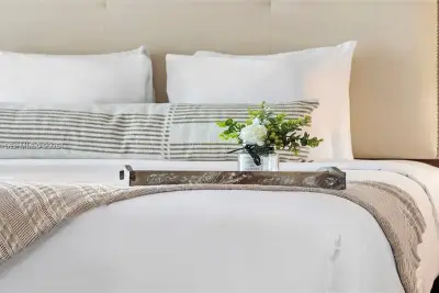 1437 Collins Ave #327, Miami Beach: photo 1 of 20