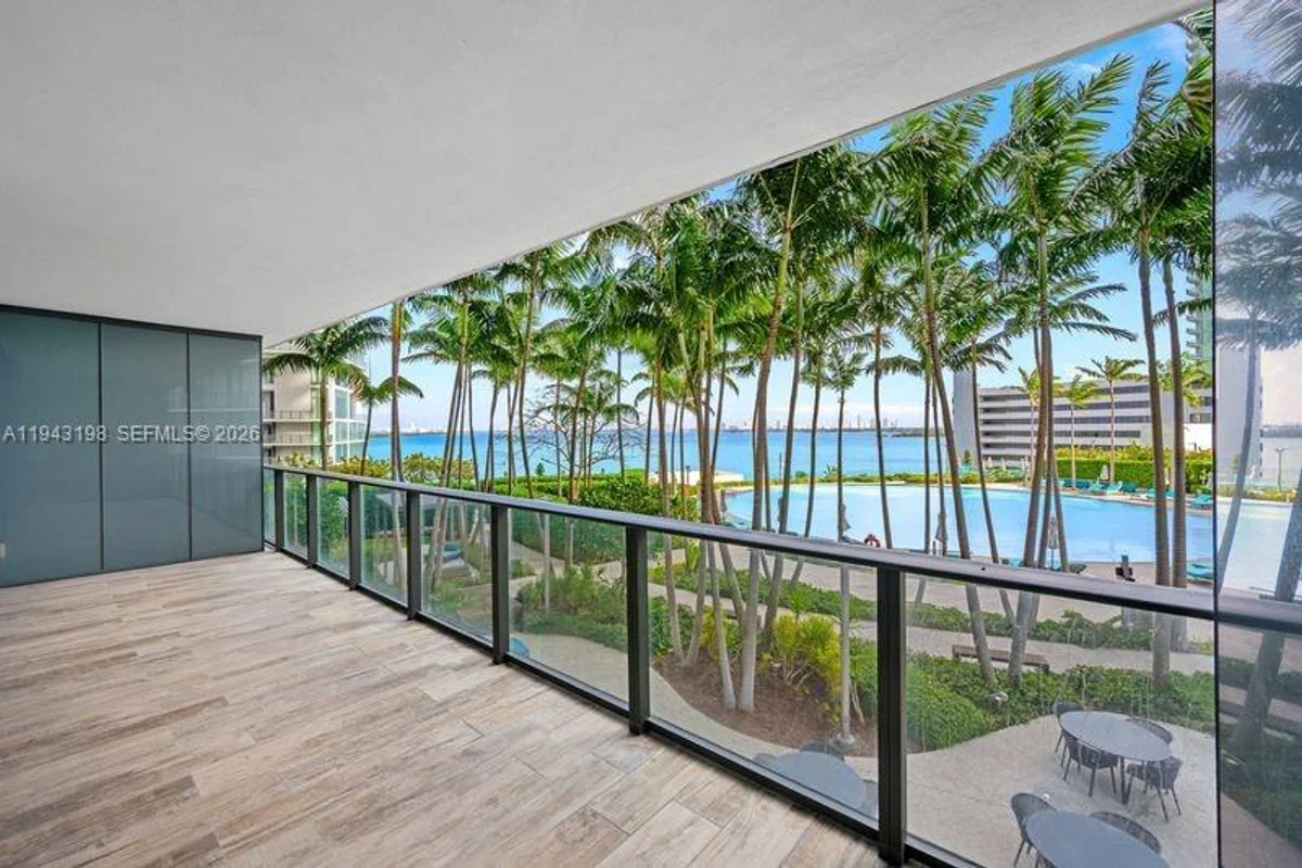 650 NE 32nd St #602, Miami: photo 1 of 25
