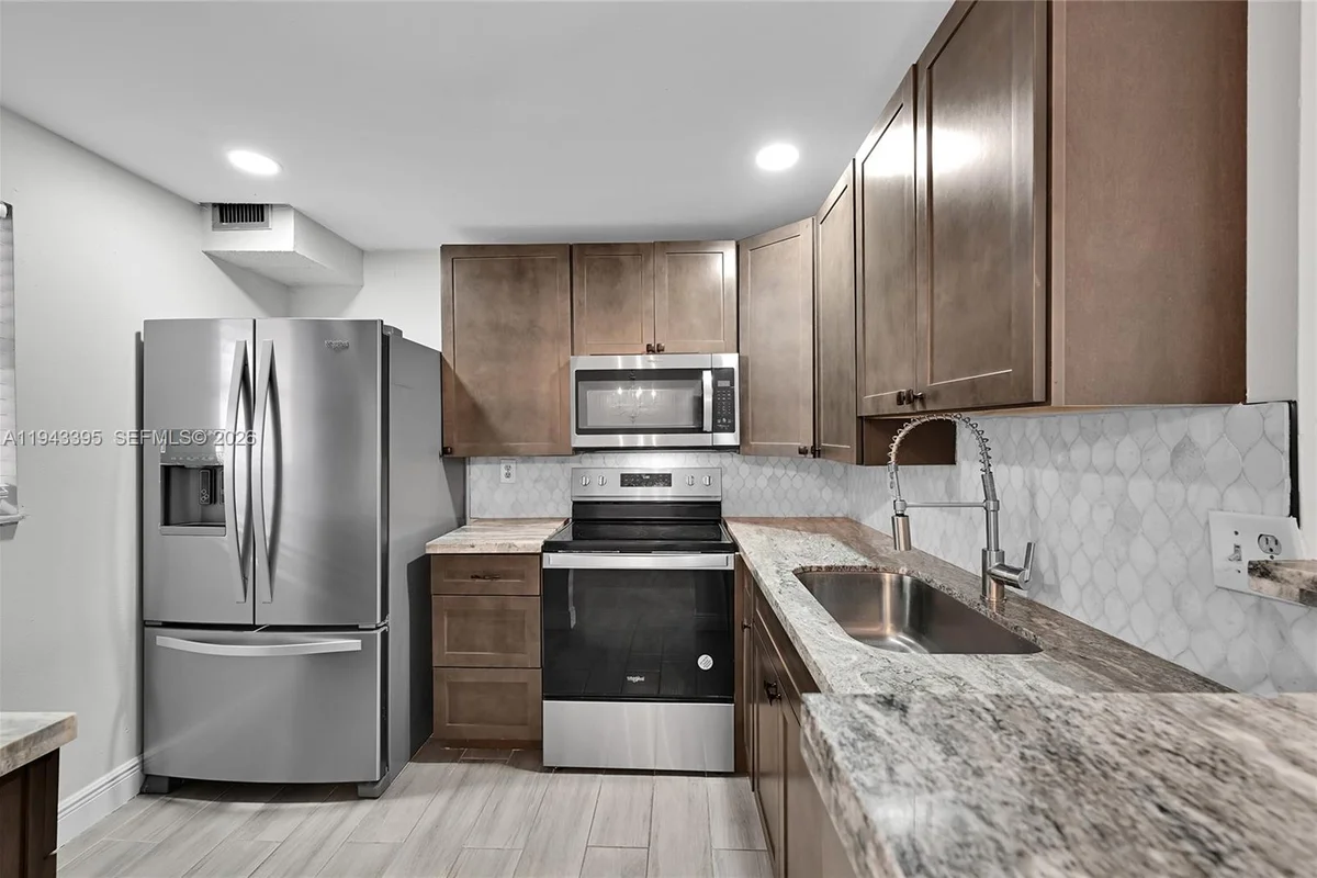 2850 Somerset Dr #105L, Lauderdale Lakes: photo 1 of 26