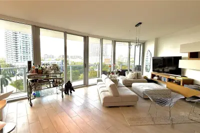 488 NE 18th St #700, Miami: photo 1 of 59